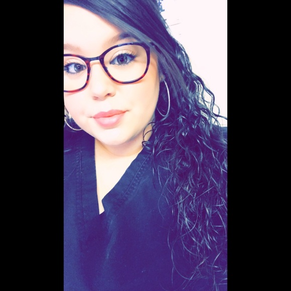 Meet your Posher, Lindsey - Picture 3 of 6